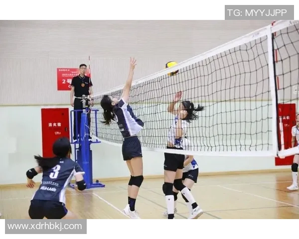 武汉排球队的团队协作之道:排球巨献背后的默契与拼搏精神 武汉排球队的团队协作之道:排球巨献背后的默契与拼搏精神