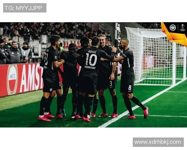 足球明星们的帽子选择与时尚风格解析