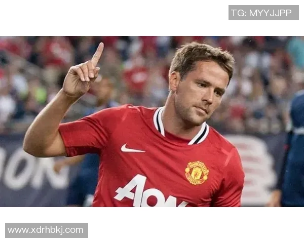 足球明星在赛场上的英俊风采尽显魅力瞬间的精彩瞬间回顾