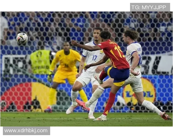 足球明星独特球头发型大揭秘引领时尚潮流的运动风尚 足球明星独特球头发型大揭秘引领时尚潮流的运动风尚