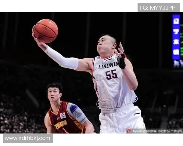 重庆篮球队在城市联赛中以61分高居积分榜首位，表现亮眼引关注