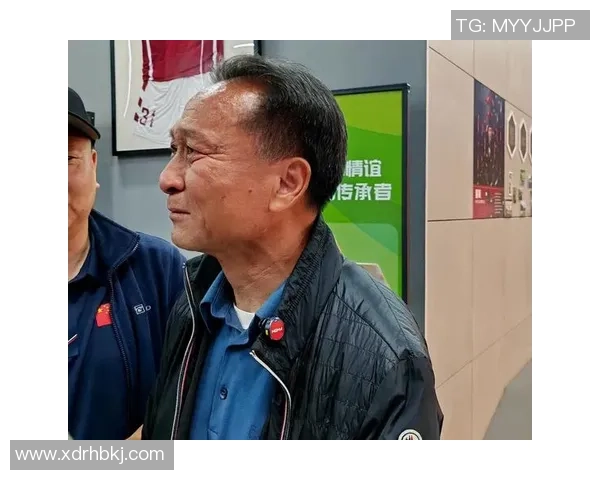 老年足球明星精彩进球集锦回顾展现传奇球技与不屈精神 老年足球明星精彩进球集锦回顾展现传奇球技与不屈精神